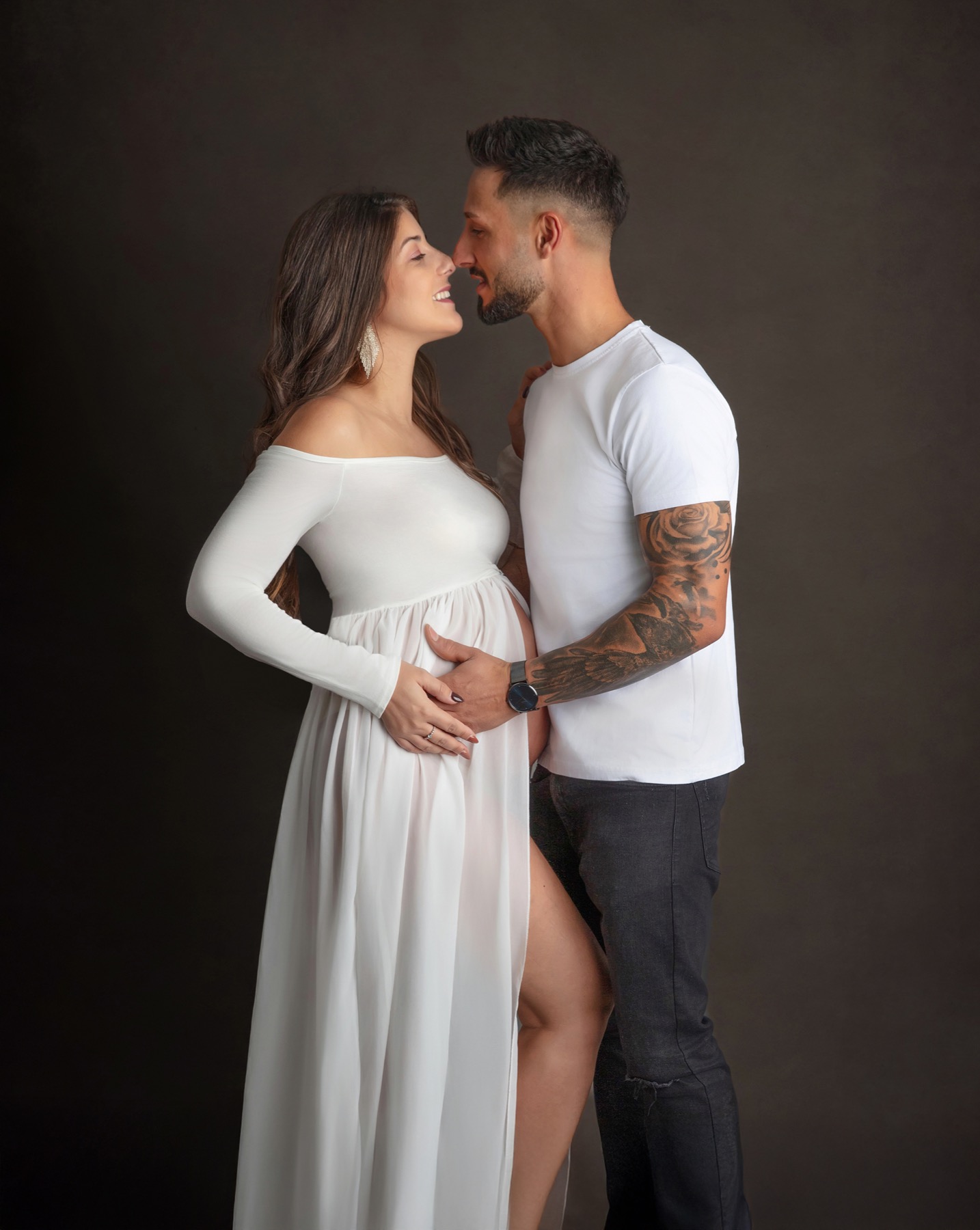 Elegant maternity portrait photographed by Maria Kuny in her studio near Lucerne